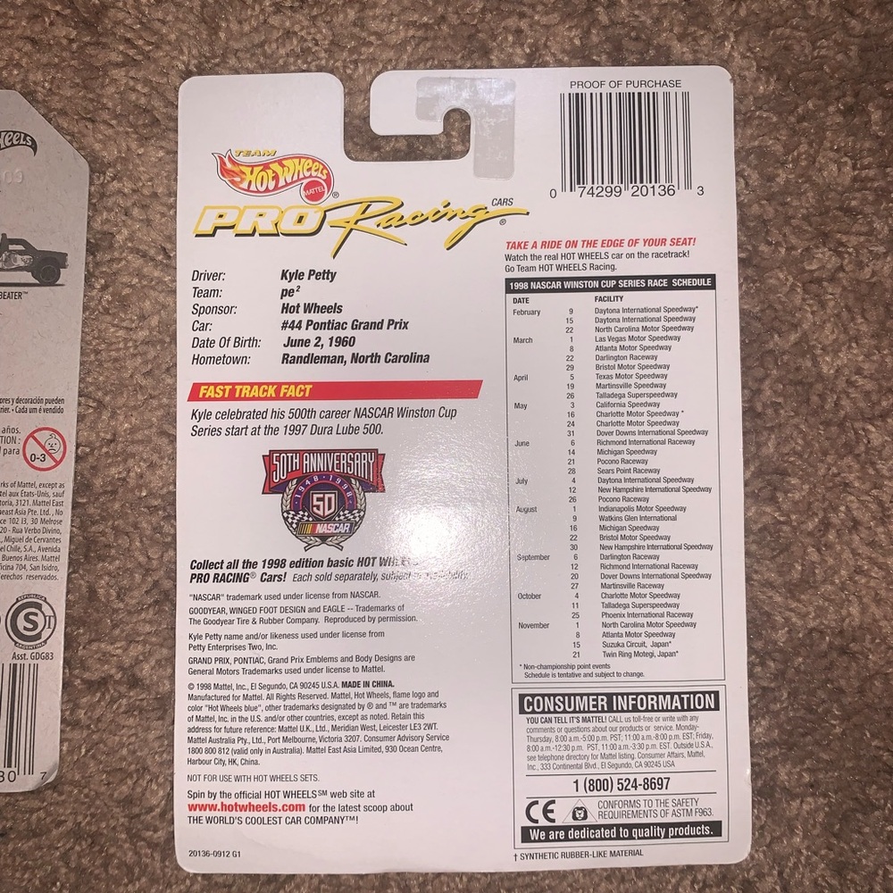 Hot Wheels Pixar NASCAR Toy Car Bundle - Picture 4 of 6